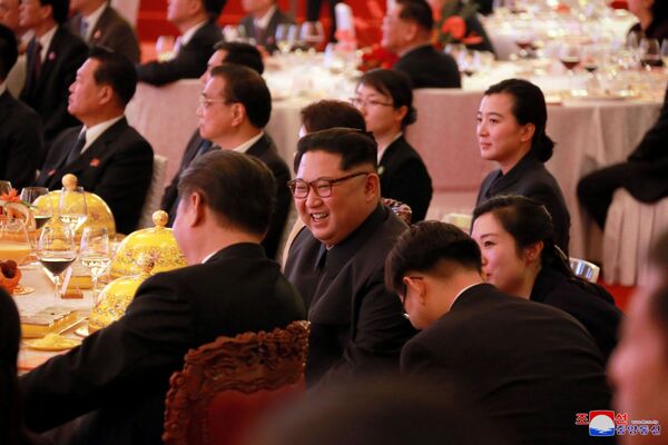 Tiệc chiêu đãi chào mừng lãnh đạo CHDCND Triều Tiên Kim Jong Un đến thăm Trung Quốc - Sputnik Việt Nam
