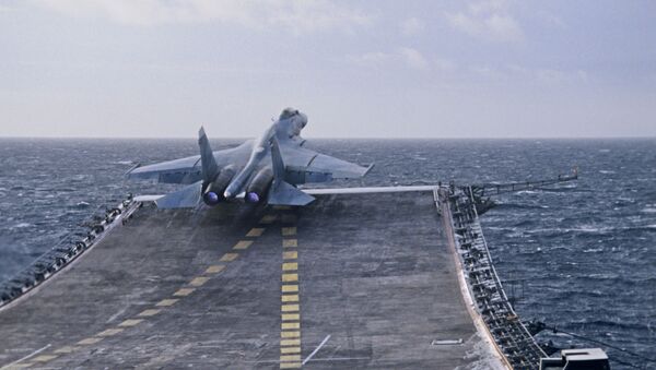 Su-27K cất cánh từ boong của tuần dương hạm - Sputnik Việt Nam