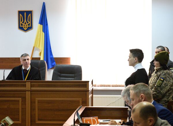 Đại biểu Quốc hội Ukraine Nadezhda Savchenko, bị tình nghi lên kế hoạch tấn công khủng bố ở trung tâm thành phố, tại cuộc điều trần trong phiên tòa - Sputnik Việt Nam