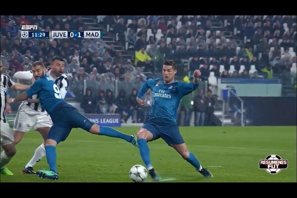 Ronaldo trong bàn thắng mở tỷ số trận đấu. Ronaldo trong bàn thắng mở tỷ số trận đấu. - Sputnik Việt Nam