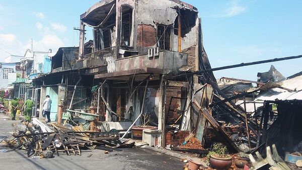 Vụ cháy thiêu rụi nhiều căn nhà - Sputnik Việt Nam