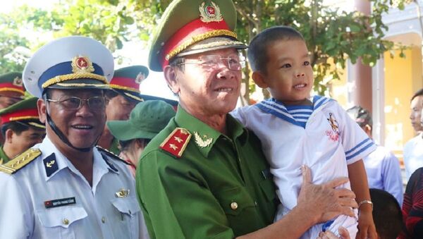 Trung tướng Phan Văn Vĩnh thăm đảo Trường Sa. - Sputnik Việt Nam