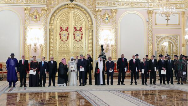 Tổng thống Nga Vladimir Putin tiếp nhận quốc thư của 17 đại sứ nước ngoài - Sputnik Việt Nam