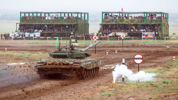 Xe tăng T-72B3 tại cuộc thi biathlon ở thao trường Prudboy gần Volgograd - Sputnik Việt Nam