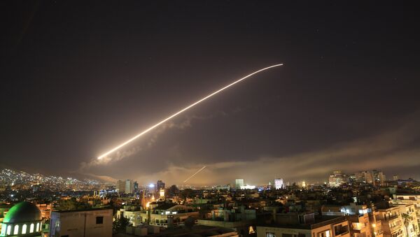 Trump đã lệnh cho Lực lượng Vũ trang Hoa Kỳ giáng đòn tấn công với độ chính xác cao vào các chủ thể của Syria mà phía Mỹ cho rằng gắn với vũ khí hóa học. - Sputnik Việt Nam