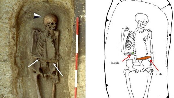 Останки мужчины времен раннего средневековья, который прикрепил себе нож на место ампутированной руки - Sputnik Việt Nam