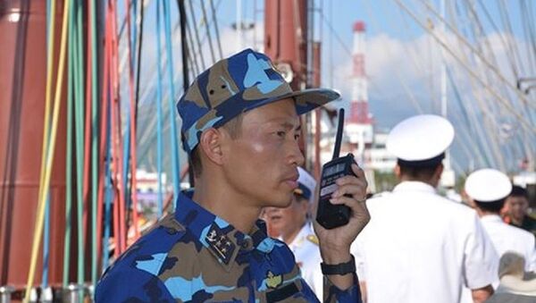 Thuyền trưởng, Đại úy Cao Xuân Long lệnh cho các ngành làm công tác chuẩn bị rời cảng. - Sputnik Việt Nam