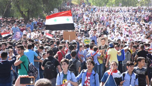Hơn 50 ngàn thanh thiếu niên Syria đã dự cuộc mít tinh hôm thứ Hai, được tổ chức bởi Liên đoàn thanh niên cách mạng Syria. - Sputnik Việt Nam