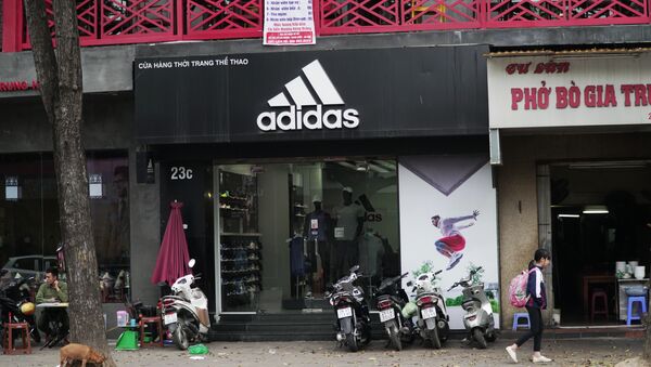 Сửa hàng Adidas tại Hà Nội - Sputnik Việt Nam