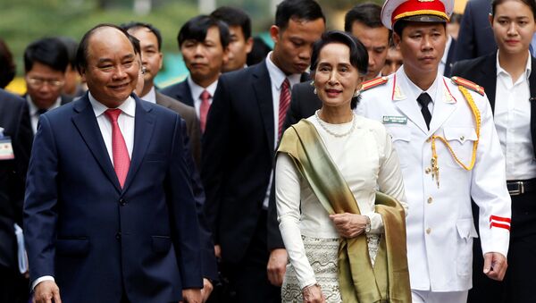 Cố vấn Nhà nước Myanmar Aung San Suu Kyi và Thủ tướng Nguyễn Xuân Phúc tại Hà Nội, Việt Nam - Sputnik Việt Nam