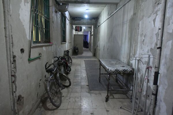 Trong bệnh viện ngầm thành phố Douma ở ngoại ô Damascus - Sputnik Việt Nam
