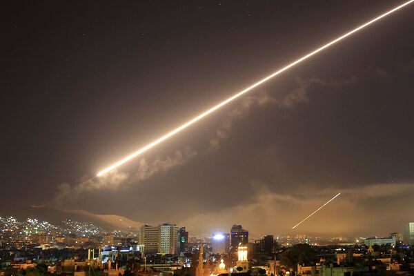 Tên lửa tấn công của Mỹ nhằm vào Damascus, Syria - Sputnik Việt Nam