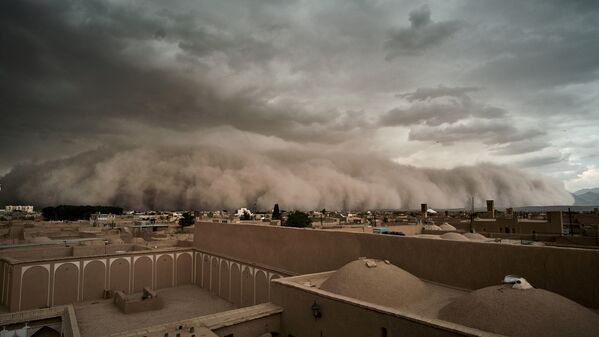 Một trận bão cát ở Yazd, Iran. - Sputnik Việt Nam