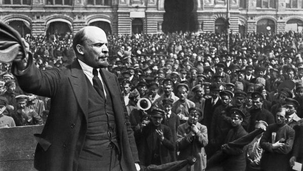 Vladimir Lenin diễn thuyết ở Lễ kỷ niệm lần thứ 2 quân chủng Vsevobuch (Đào tạo quân sự bắt buộc toàn quân) trên quảng trường Đỏ ở Mát-xcơ-va ngày 12.05.1919. - Sputnik Việt Nam