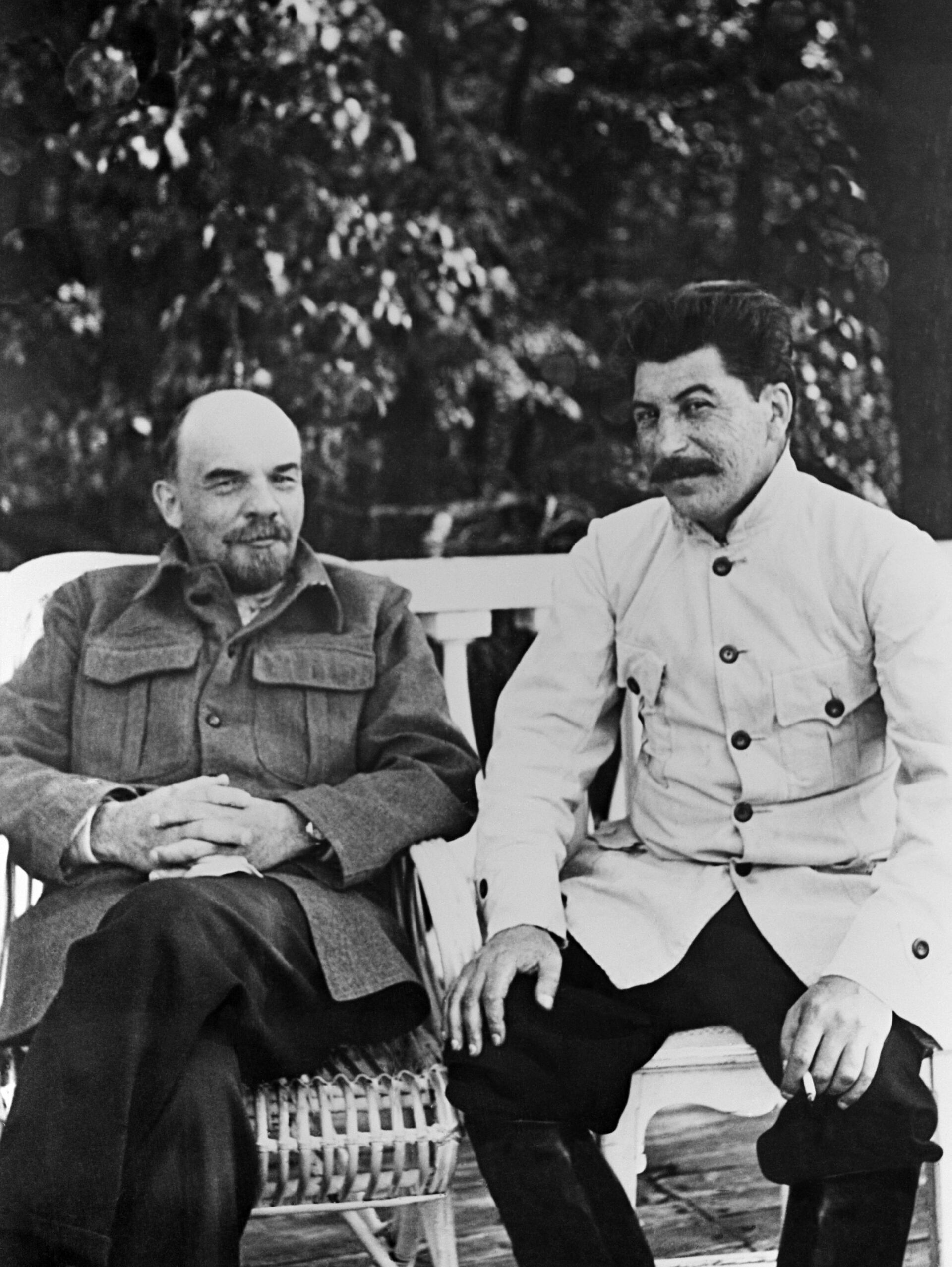 Vladimir Lenin và Iosif Stalin ở Horki, năm 1922. - Sputnik Việt Nam, 1920, 29.01.2022
