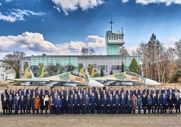 Cặp tiêm kích Su-30MK2 mới nhất của Không quân Việt Nam mang số hiệu 8593 và 8594 cũng là hai chiến đấu cơ cuối cùng được Knaapo lắp ráp Cặp tiêm kích Su-30MK2 mới nhất của Không quân Việt Nam mang số hiệu 8593 và 8594 cũng là hai chiến đấu cơ cuối cùng được Knaapo lắp ráp - Sputnik Việt Nam