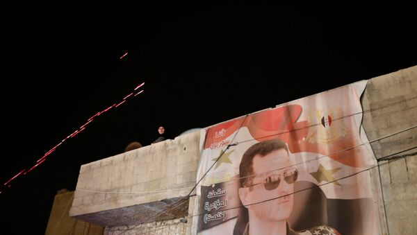 Hình ảnh của Bashar al-Assad tại Douma, Syria - Sputnik Việt Nam