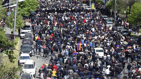 biểu tình chống lại việc cựu Tổng thống Serzh Sargsyan được bầu giữ chức Thủ tướng - Sputnik Việt Nam