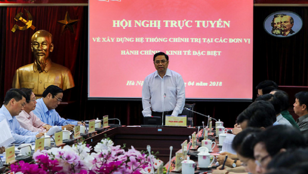 Phó trưởng ban chỉ đạo quốc gia về xây dựng đơn vị hành chính - kinh tế đặc biệt Phạm Minh Chính chủ trì hội nghị - Sputnik Việt Nam
