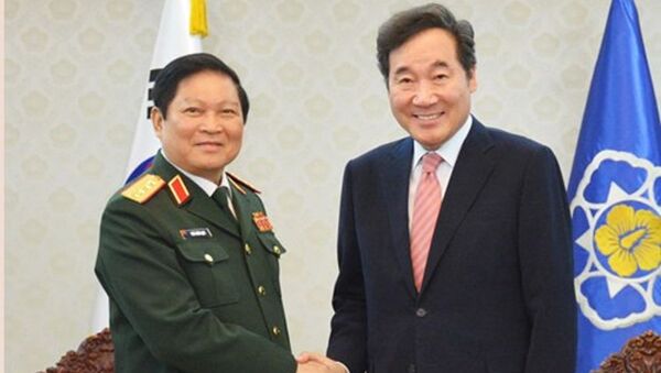 Bộ trưởng Ngô Xuân Lịch và Thủ tướng Hàn Quốc Lee Nak-yeon. - Sputnik Việt Nam