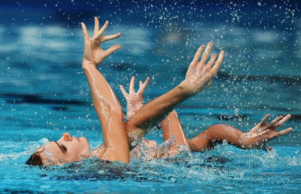 Darina Valitova và Aleksandr Maltsev tại giải vô địch thế giới XVI các môn thể thao dưới nước ở Kazan - Sputnik Việt Nam