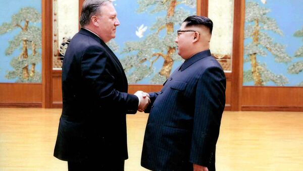 In this image released by the White House, then-CIA director Mike Pompeo shakes hands with North Korean leader Kim Jong Un in Pyongyang, North Korea, during a 2018 East weekend trip. - Sputnik Việt Nam