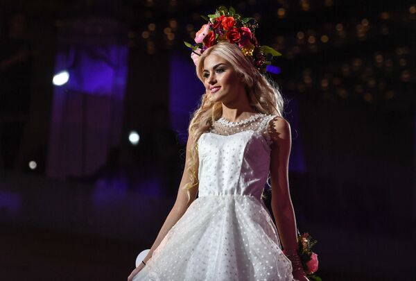 Nữ thí sinh tham gia cuộc thi Người đẹp Nga 2018 tại Matxcơva - Sputnik Việt Nam