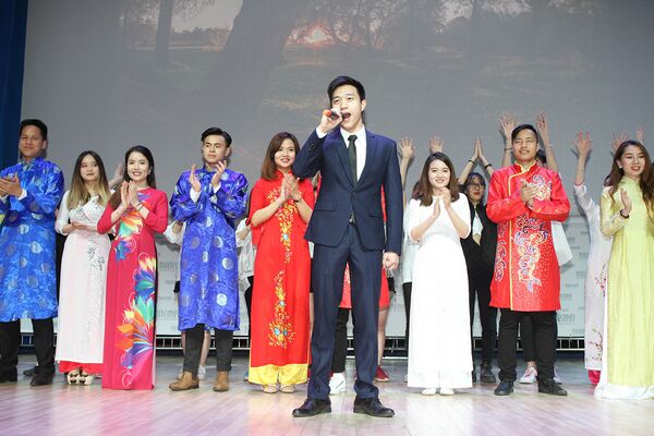 Ngày 25 tháng 4, Buổi Hòa nhạc hữu nghị Nga-Việt tại Đại học Tổng hợp Tài chính trực thuộc Chính phủ Liên bang Nga Ngày 25 tháng 4, Buổi Hòa nhạc hữu nghị Nga-Việt tại Đại học Tổng hợp Tài chính trực thuộc Chính phủ Liên bang Nga - Sputnik Việt Nam