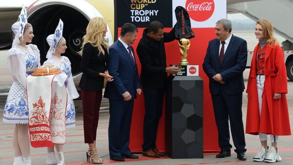 Nga chào đón chiếc Cup vô địch bóng đá World Cup 2018 - Sputnik Việt Nam