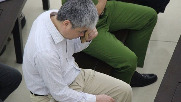 Những ngày hầu tòa, có lúc bị cáo Nguyễn Xuân Sơn đã khóc khi nói về người thân. - Sputnik Việt Nam