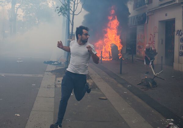 Cuộc bạo động phát sinh trong thời gian diễn ra biểu tình ngày 1 tháng Năm ở Paris - Sputnik Việt Nam