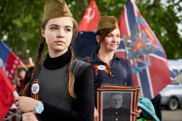 Các nữ thành viên tham gia hành động “Trung đoàn Bất tử” ở Rome, Italy - Sputnik Việt Nam