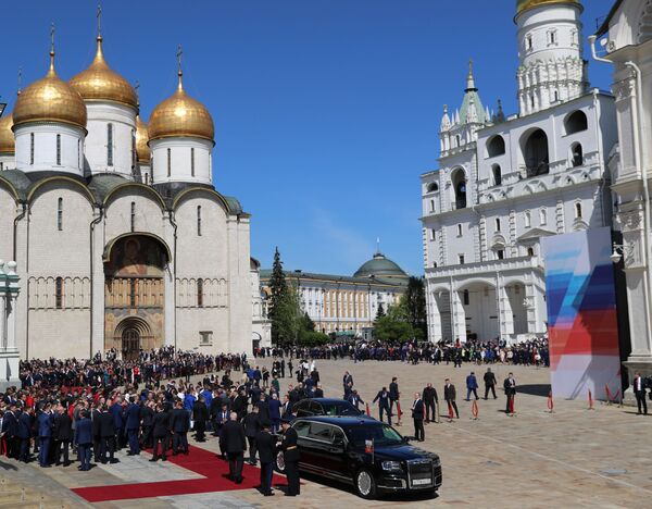 Xe Aurus của Tổng thống Liên bang Nga trên Quảng trường thánh đường, Kremlin - Sputnik Việt Nam