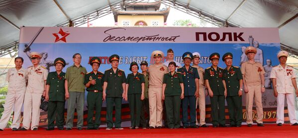 Những người tham gia hoạt động “Trung đoàn bất tử” tại Hà Nội. - Sputnik Việt Nam