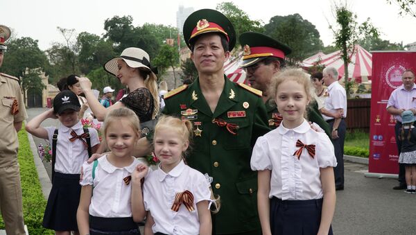 Những người tham gia hành động “Trung đoàn bất tử” tại Hà Nội. - Sputnik Việt Nam