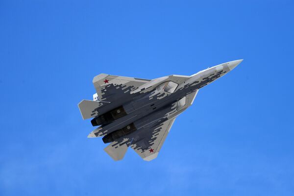 Chạy đua với «Raptor», liệu ba trung đoàn Su-57 có đủ cho Nga Chạy đua với «Raptor», liệu ba trung đoàn Su-57 có đủ cho Nga - Sputnik Việt Nam