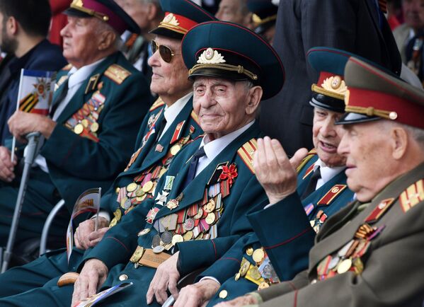 Cựu chiến binh trong ngày lễ Chiến thắng tại Simferopol - Sputnik Việt Nam