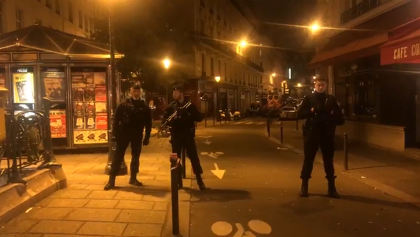 tấn công người qua đường ở Paris - Sputnik Việt Nam