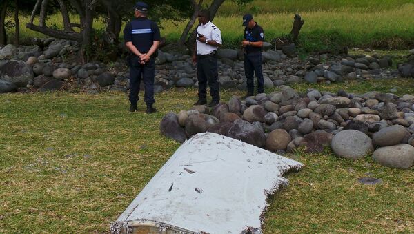 Phát hiện trên đảo Reunion. Những mảnh vỡ có khả năng từ chuyến bay MH370 - Sputnik Việt Nam