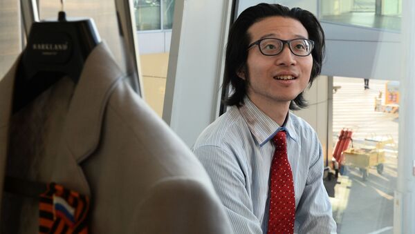 Nhà báo Nhật Bản Tetsuya Abo sống hai tháng nay bên trong nhà ga hàng không “Sheremetyevo”. - Sputnik Việt Nam
