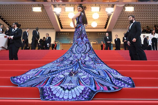 Nữ diễn viên Ấn Độ Aishwarya Rai Bachchan trên thảm đỏ của Liên hoan phim quốc tế Cannes lần thứ 71 - Sputnik Việt Nam
