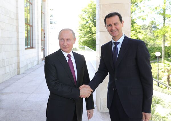 Tổng thống Nga Vladimir Putin và Tổng thống Cộng hòa Arab Syria Bashar Assad ở Sochi - Sputnik Việt Nam