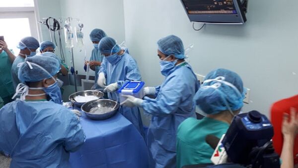 Ê kíp y bác sĩ của Bệnh viện T.Ư Huế chuẩn bị tiến hành ca ghép tim - Sputnik Việt Nam