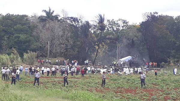 Rescue and search workers on the site where a Cuban airliner with 104 passengers on board plummeted into a yuca field just after takeoff from the international airport in Havana, Cuba, Friday, May 18, 2018. - Sputnik Việt Nam