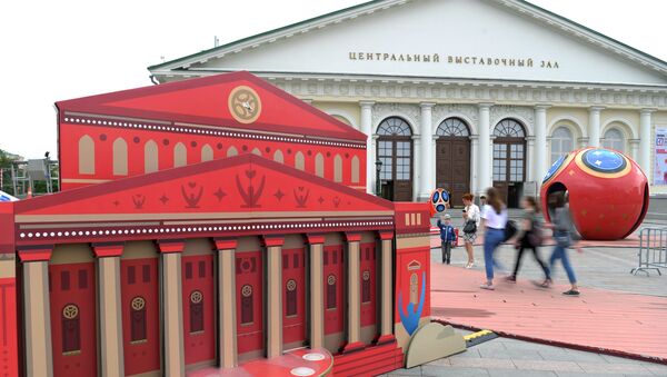 Công trình nghệ thuật, được dựng lên nhân dịp World Cup 2018, tại quảng trường Manezh ở Moskva - Sputnik Việt Nam