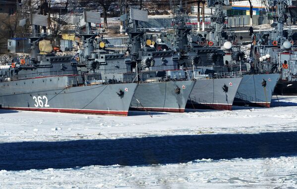 Tàu chiến của Hạm đội Thái Bình Dương thả neo tại bến cảng Vladivostok. - Sputnik Việt Nam