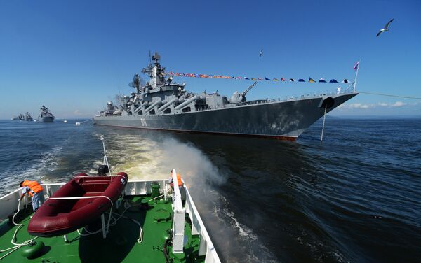 Kỳ hạm chỉ huy của Hạm đội Thái Bình Dương, đơn vị Cận vệ huân chương Nakhimov tuần dương hạm tên lửa “Varyag” - Sputnik Việt Nam