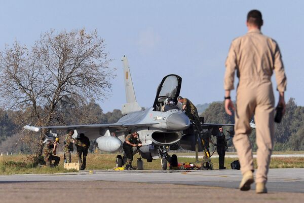 F-16 của Bỉ tại căn cứ không quân NATO Araxos F-16 của Bỉ tại căn cứ không quân NATO Araxos - Sputnik Việt Nam