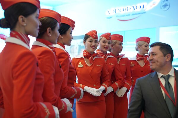 Tiếp viên hãng hàng không Aeroflot tại Diễn đàn Kinh tế Quốc tế St. Petersburg - Sputnik Việt Nam