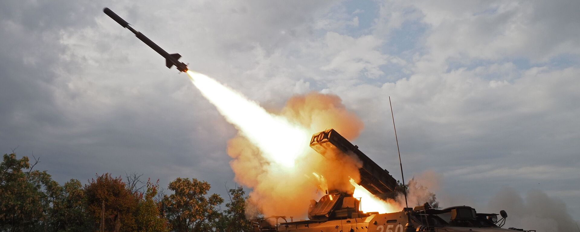 Cú phóng hệ thống tên lửa phòng không Strela-10 tại cuộc thi toàn quân Bầu trời trong lành 2018 - Sputnik Việt Nam, 1920, 14.12.2020
